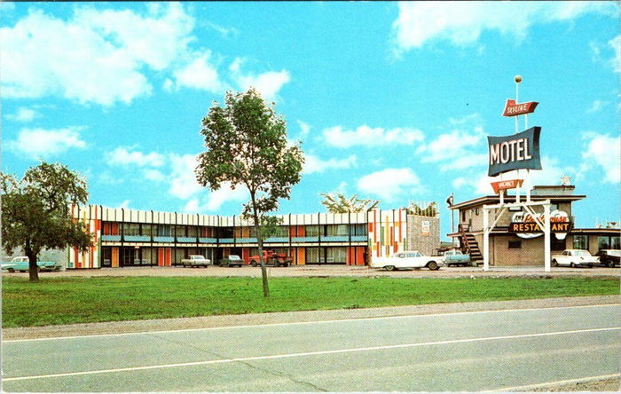 Skyline Motel - Vintage Postcard
